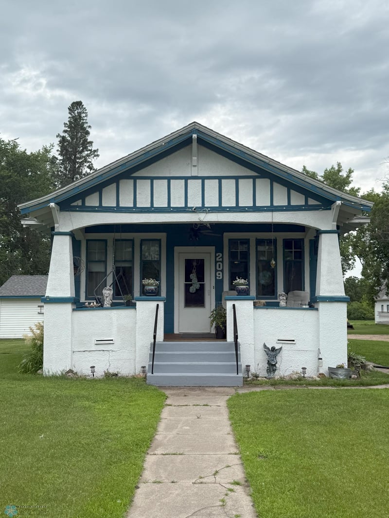 209 Lincoln Ave NE, Twin Valley, MN 56584