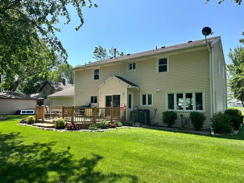 515 2nd St SW, New Richland, MN 56072