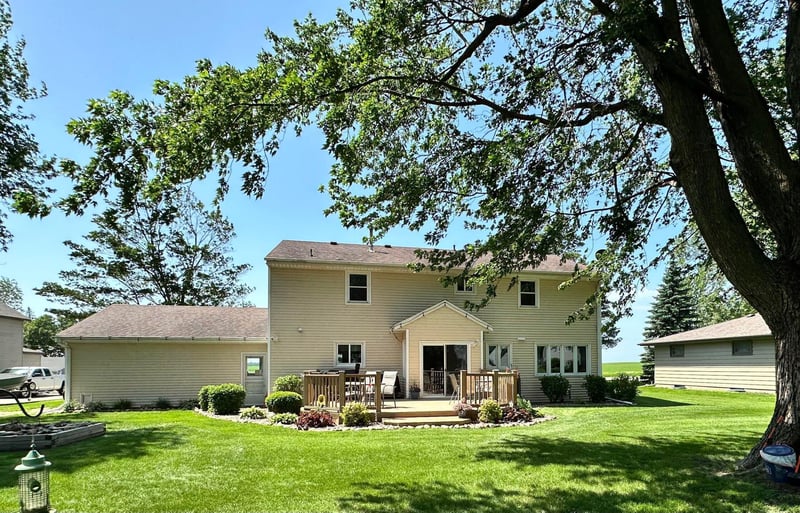 515 2nd St SW, New Richland, MN 56072