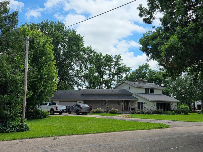 240 1st St SW, Elgin, MN 55932