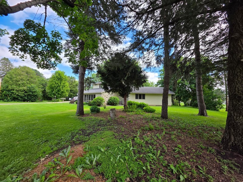 240 1st St SW, Elgin, MN 55932