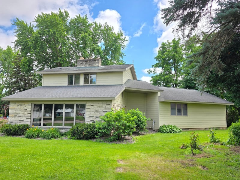 240 1st St SW, Elgin, MN 55932