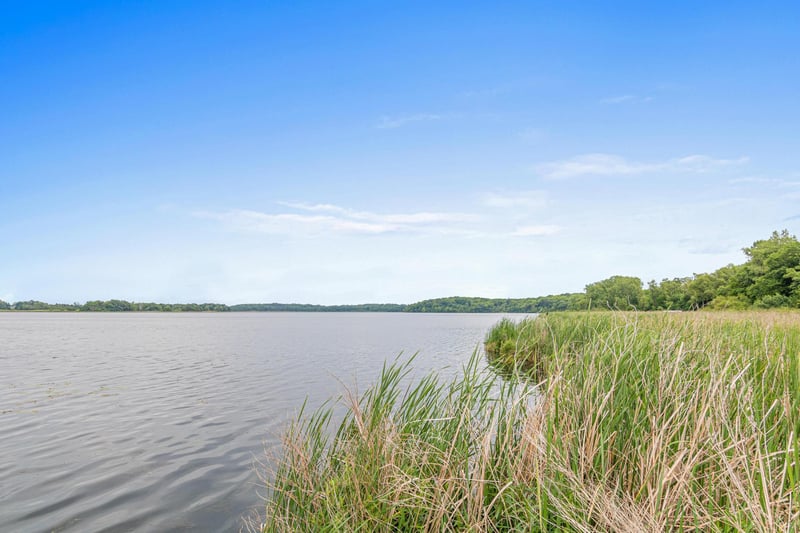 2565 Highland Rd, Maple Plain, MN 55359