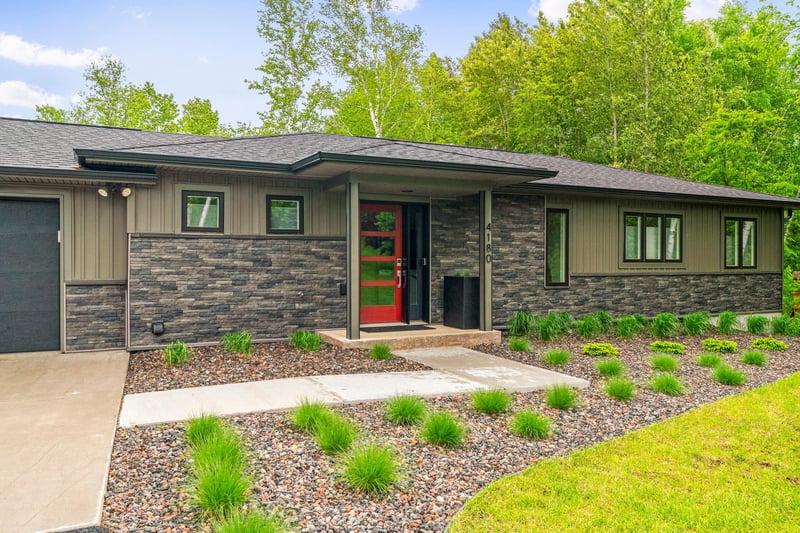 4180 W Pond Dr, Hermantown, MN 55811