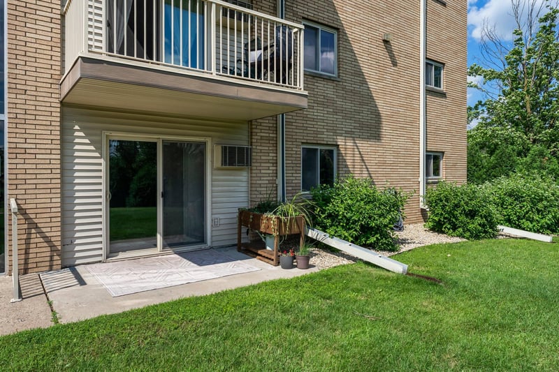 3153 Old Highway 8 #111, Roseville, MN 55418