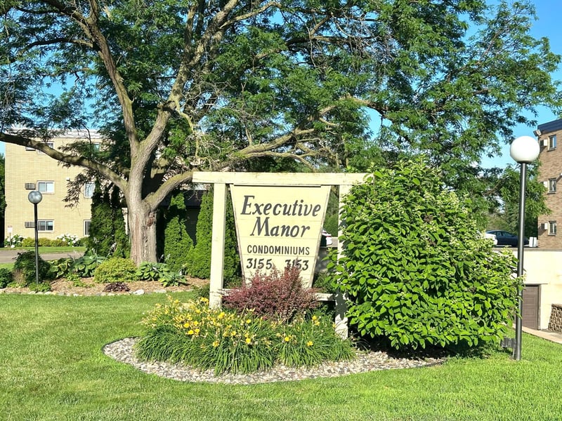 3153 Old Highway 8 #103, Roseville, MN 55418
