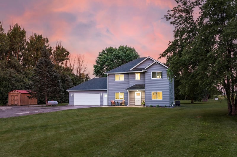4695 Castle Cir, Lester Prairie, MN 55354