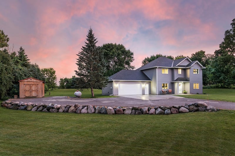4695 Castle Cir, Lester Prairie, MN 55354