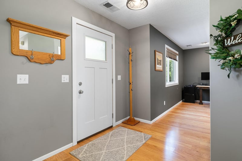 4695 Castle Cir, Lester Prairie, MN 55354