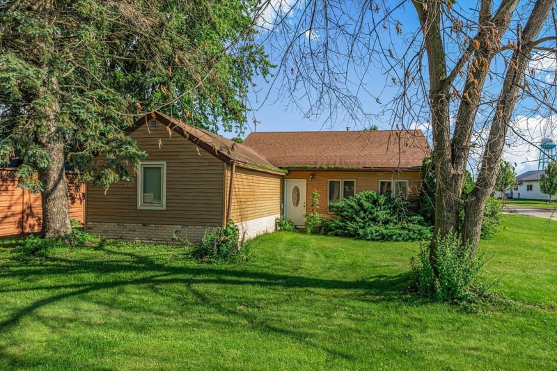 302 3rd Ave N, Bowlus, MN 56314