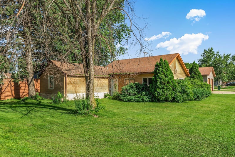 302 3rd Ave N, Bowlus, MN 56314