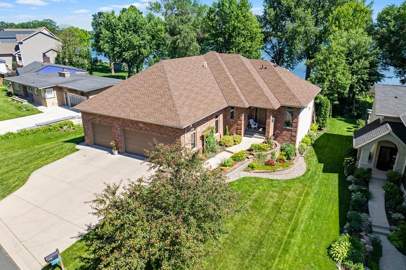 2780 South Shore Dr, Prior Lake, MN 55372