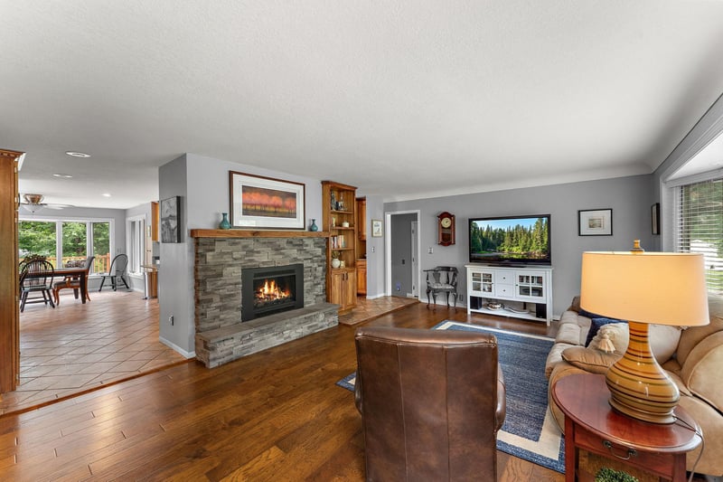 331 9th St N, Bayport, MN 55003