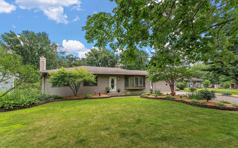 331 9th St N, Bayport, MN 55003