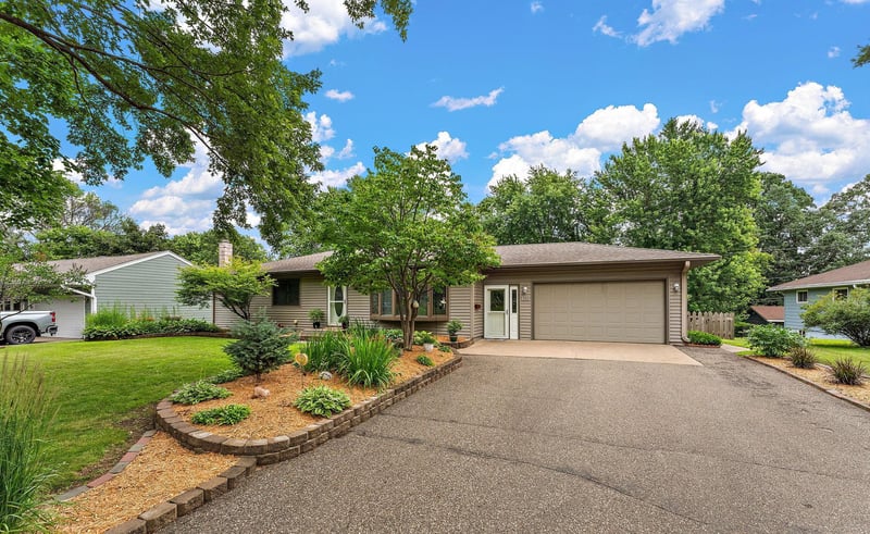 331 9th St N, Bayport, MN 55003