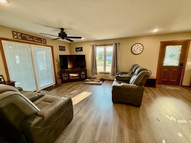 602 E Newburg Ave, Mabel, MN 55954
