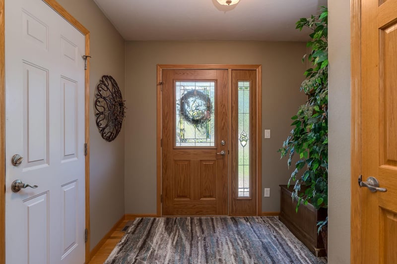 619 Colodoro Ln, Eagle Lake, MN 56024