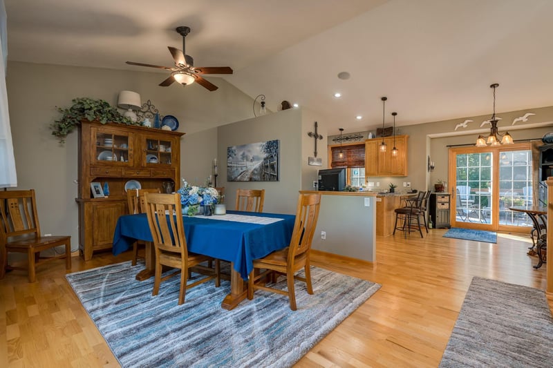 619 Colodoro Ln, Eagle Lake, MN 56024