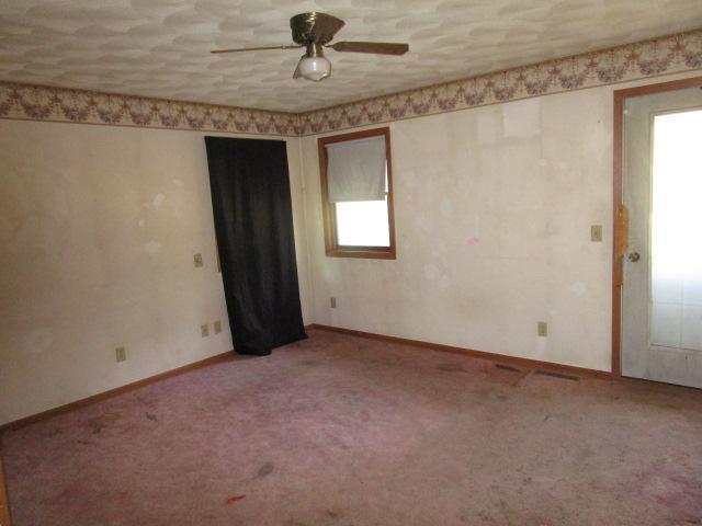 206 N Central Ave, Truman, MN 56088