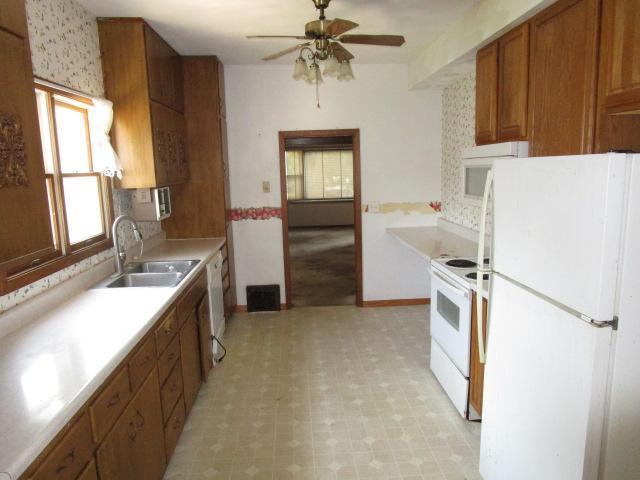 206 N Central Ave, Truman, MN 56088