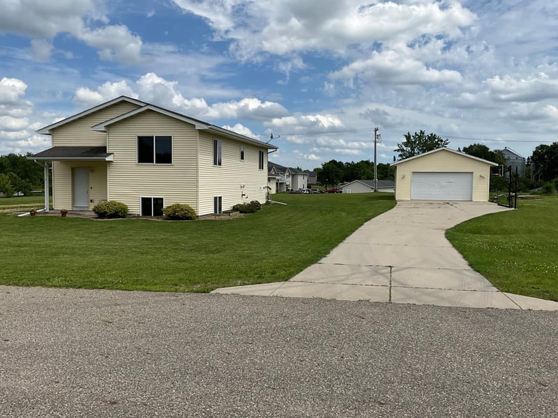 208 2nd St, Henning, MN 56551