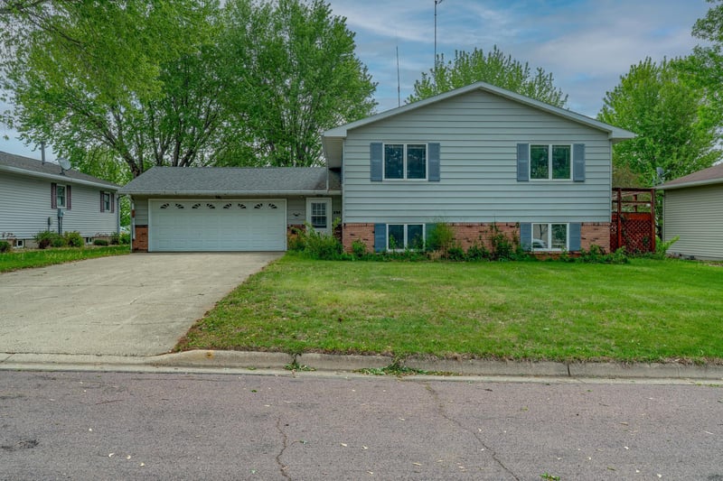 226 S 7th Ave E, Truman, MN 56088