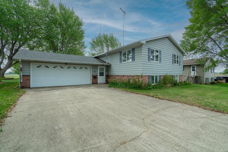 226 S 7th Ave E, Truman, MN 56088