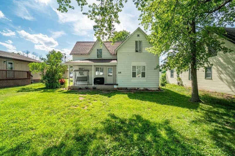 315 S Woodworth St, Elmwood, WI 54740