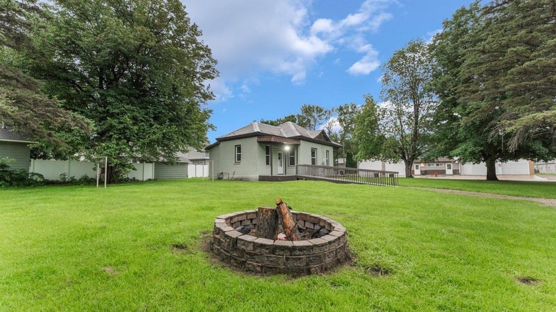 23 Oak St N, Lester Prairie, MN 55354