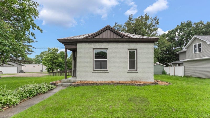 23 Oak St N, Lester Prairie, MN 55354