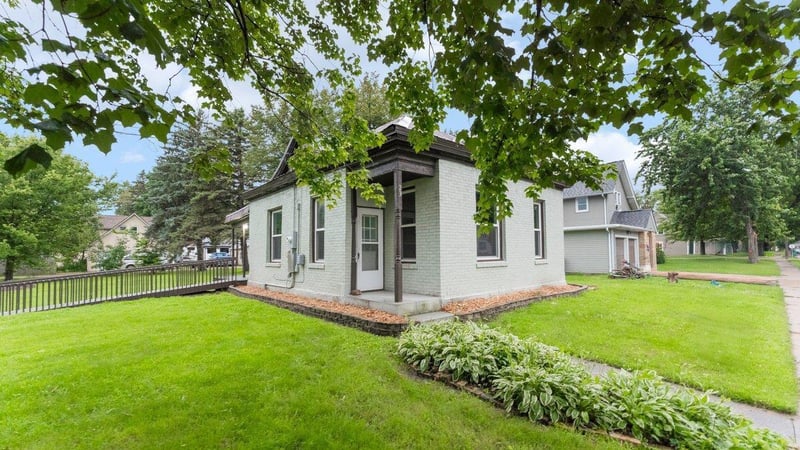 23 Oak St N, Lester Prairie, MN 55354