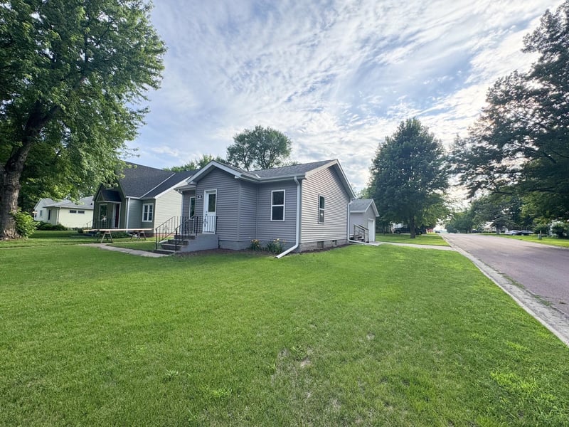 936 Adams Ave, Westbrook, MN 56183