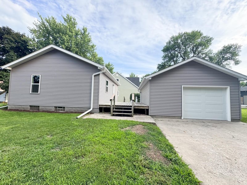 936 Adams Ave, Westbrook, MN 56183