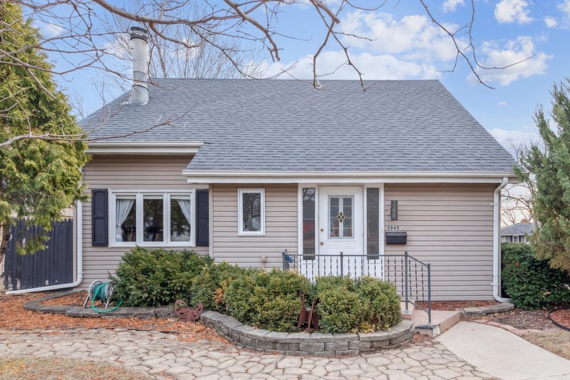 5945 Kellogg Ave, Edina, MN 55424