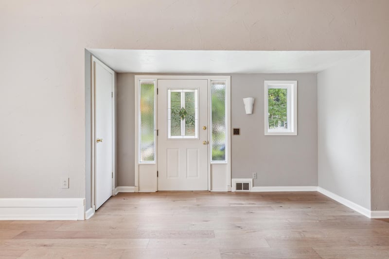 5945 Kellogg Ave, Edina, MN 55424