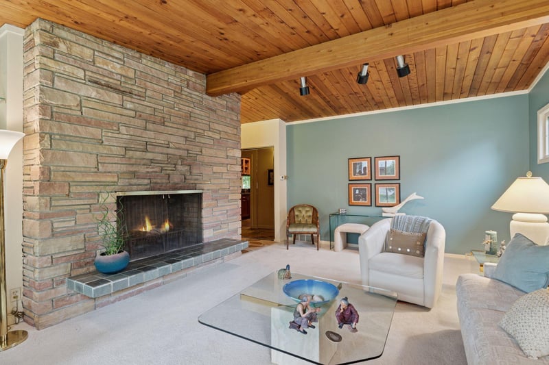 21860 Byron Cir, Greenwood, MN 55331