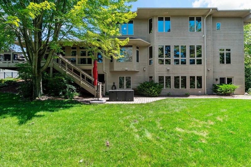 4715 Settlers Ct, Medina, MN 55340