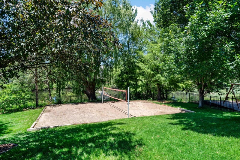 4715 Settlers Ct, Medina, MN 55340