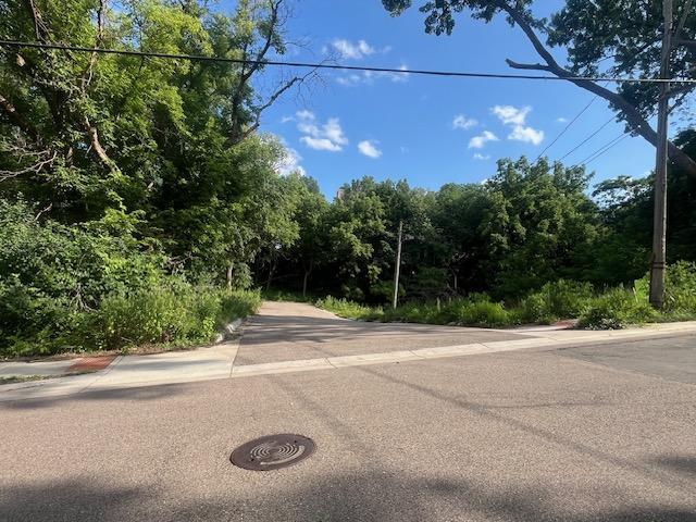 308 4th St S, Stillwater, MN 55082