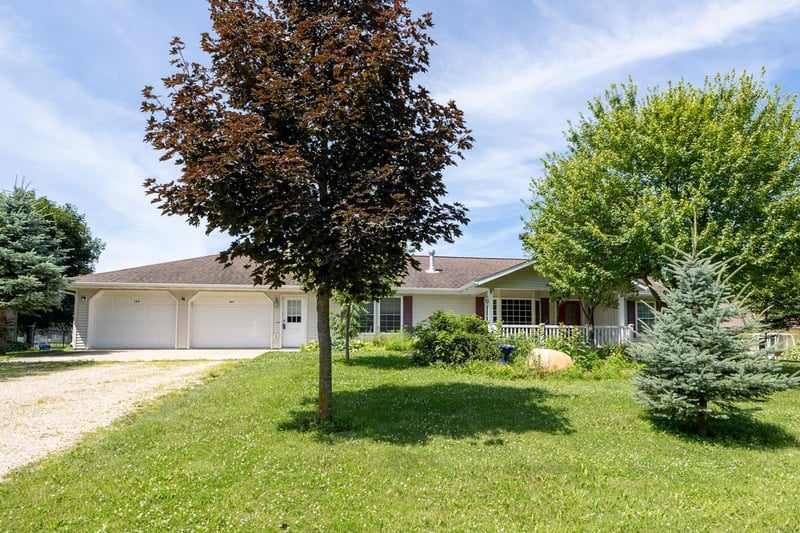 189 N County Road 56, Le Roy, MN 55951