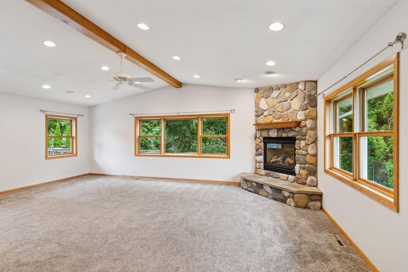 2965 Edgerton St, Little Canada, MN 55117