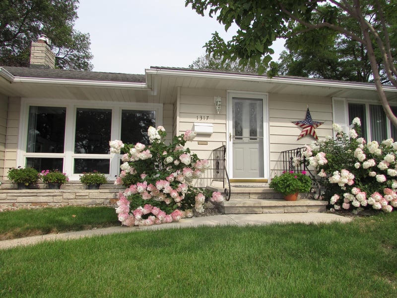 1317 Beach Pl, Fairmont, MN 56031