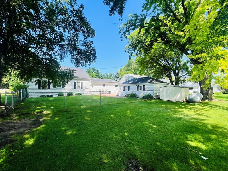308 1st St E, Chokio, MN 56221
