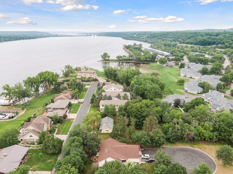 560 Lakeside Bay Dr S, Bayport, MN 55003