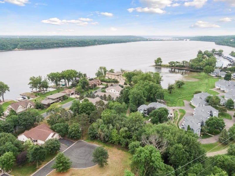 560 Lakeside Bay Dr S, Bayport, MN 55003