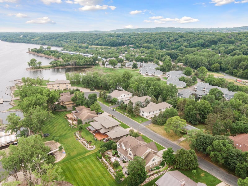 560 Lakeside Bay Dr S, Bayport, MN 55003
