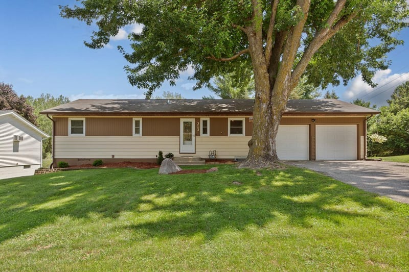 313 Cherry St, Cleveland, MN 56017