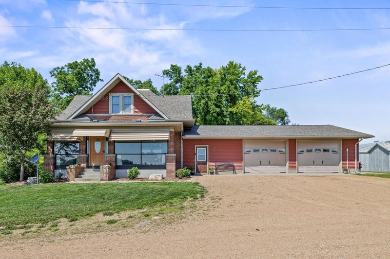 17546 Jade Ave, Glencoe, MN 55336