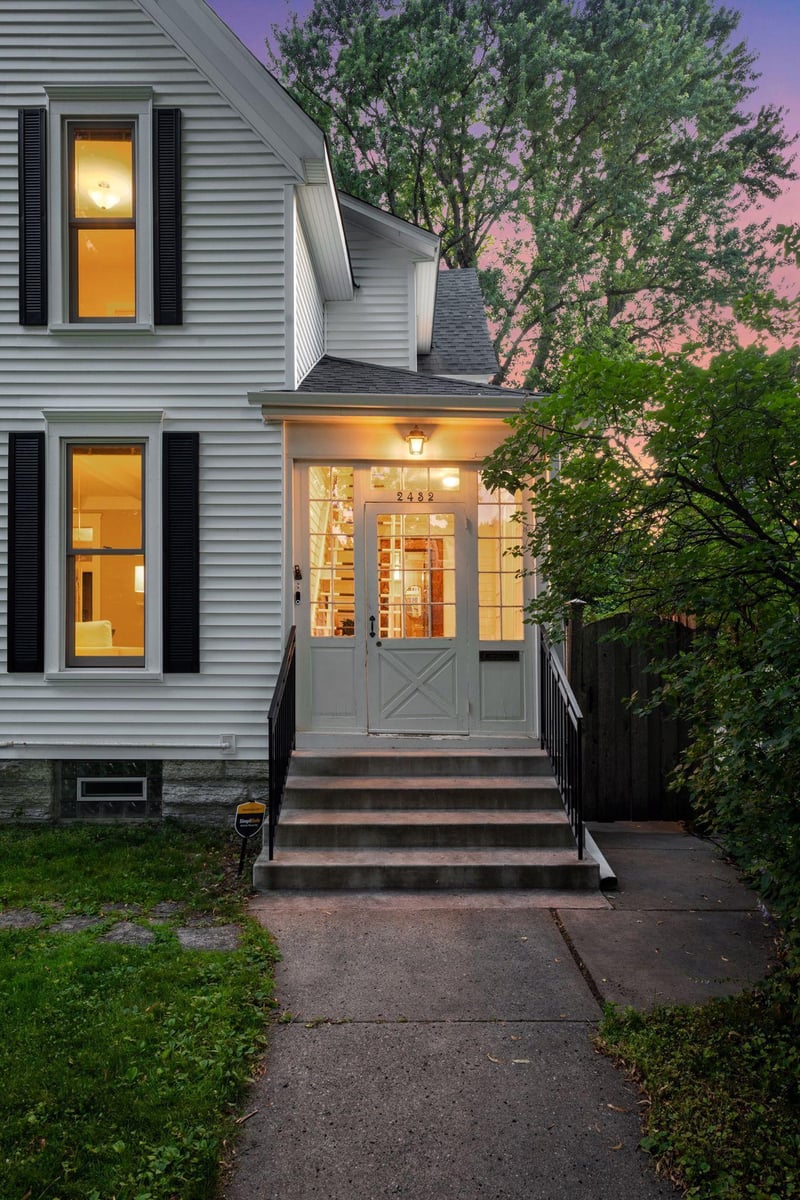 2432 Pleasant Ave, Minneapolis, MN 55404