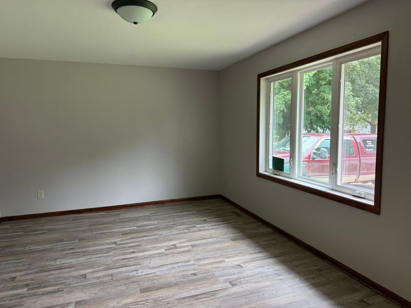 508 4th St NW, New Richland, MN 56072